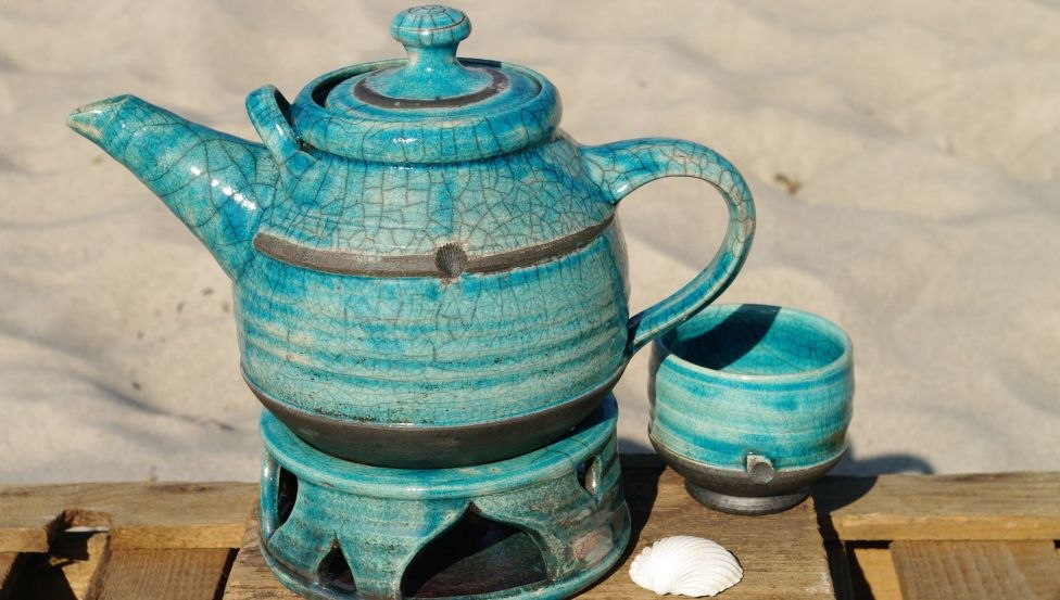 turquoise raku teapot with teapot warmer and tea bowl, © Astrid Rohmer