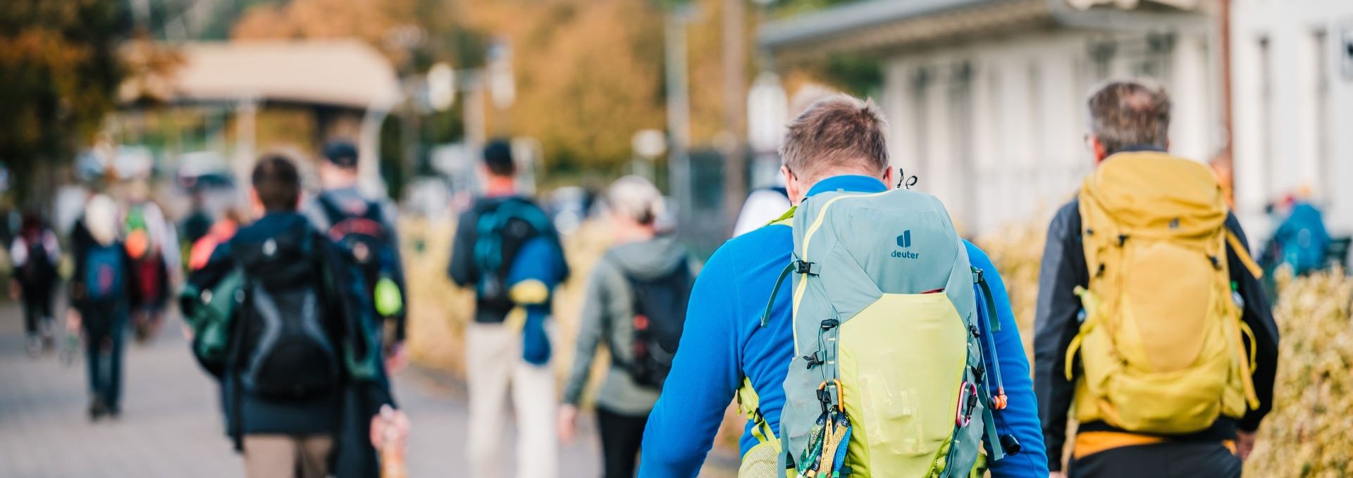 Participants of the Megamarsch Rügen 2024 during the hike., © TVR / Mirko Boy