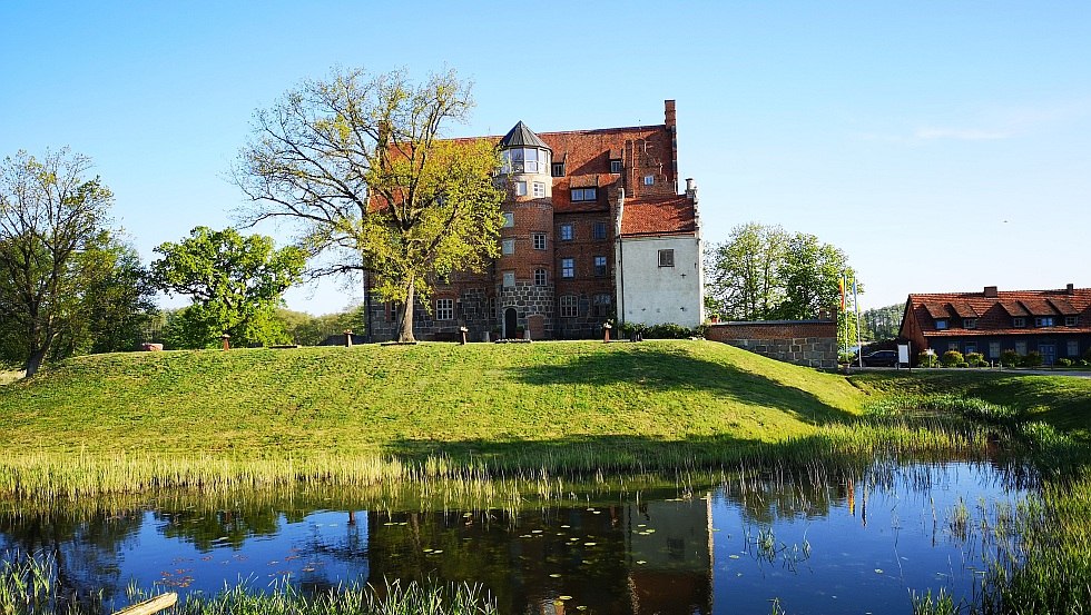 Exterior view Ulrichshusen Castle in spring, © Kathleen Stutz