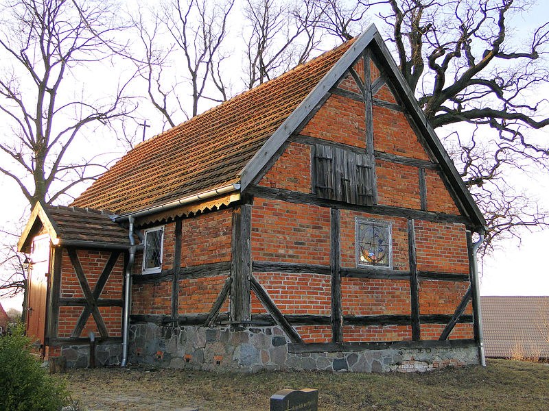 Lüttenhagen church, © von Niteshift (Diskussion) (Eigenes Werk (photo)) [CC-BY-SA-3.0 (http://creativecommons.org/licenses/by-sa/3.0)], via Wikimedia Commons