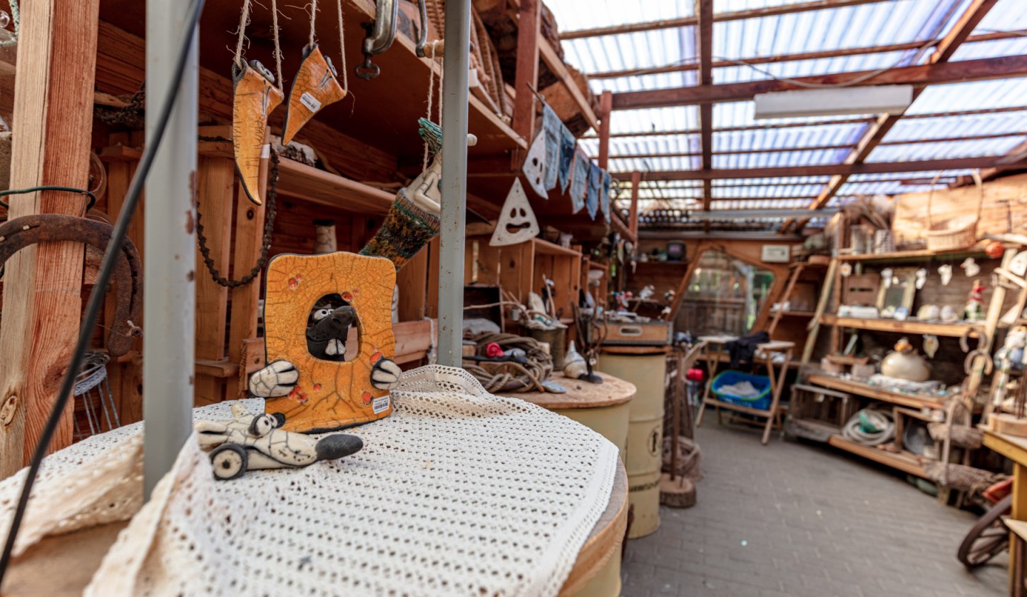 View of the farm store full of RAKURITIES, © voigt & kranz UG, Prerow