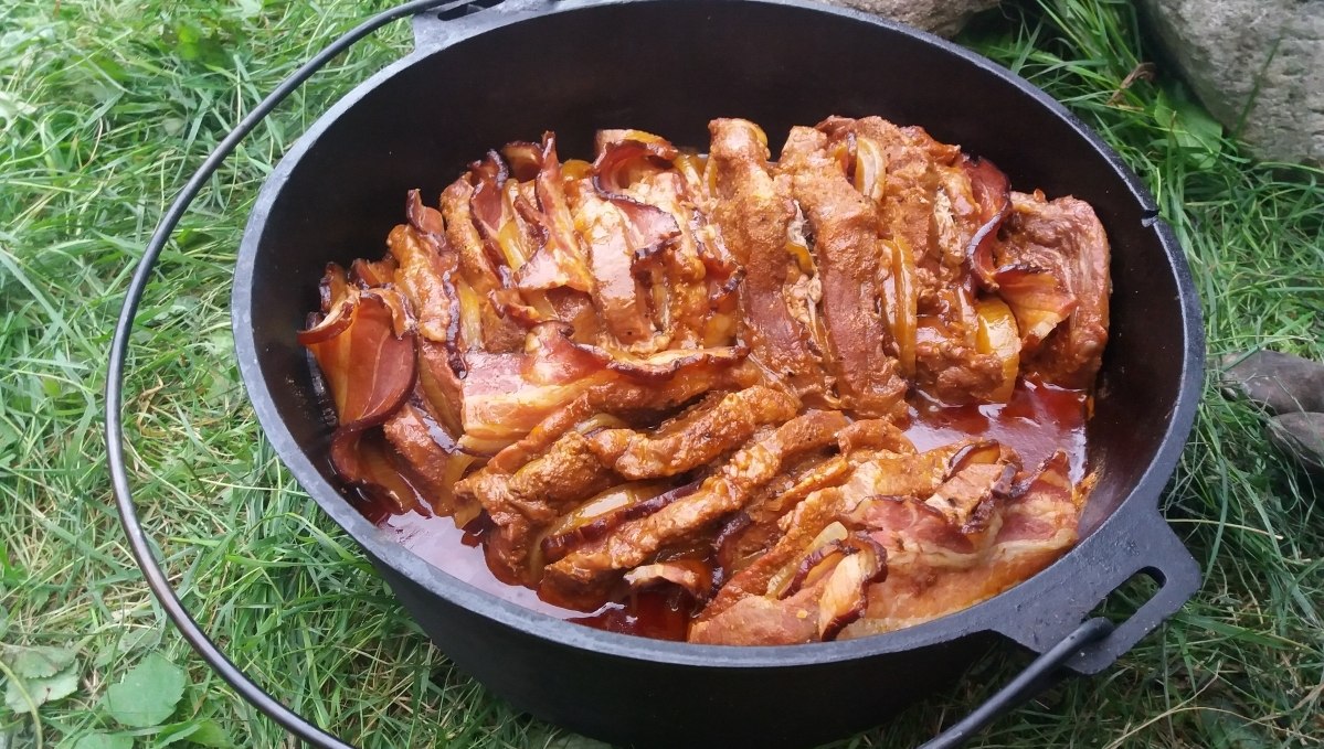 Layered meat from the Dutch Oven, © Martin Hagemann