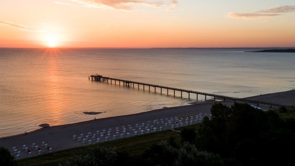 View of Boltenhagen beach and pier at sunset, © VMO/Moritz Kertzscher