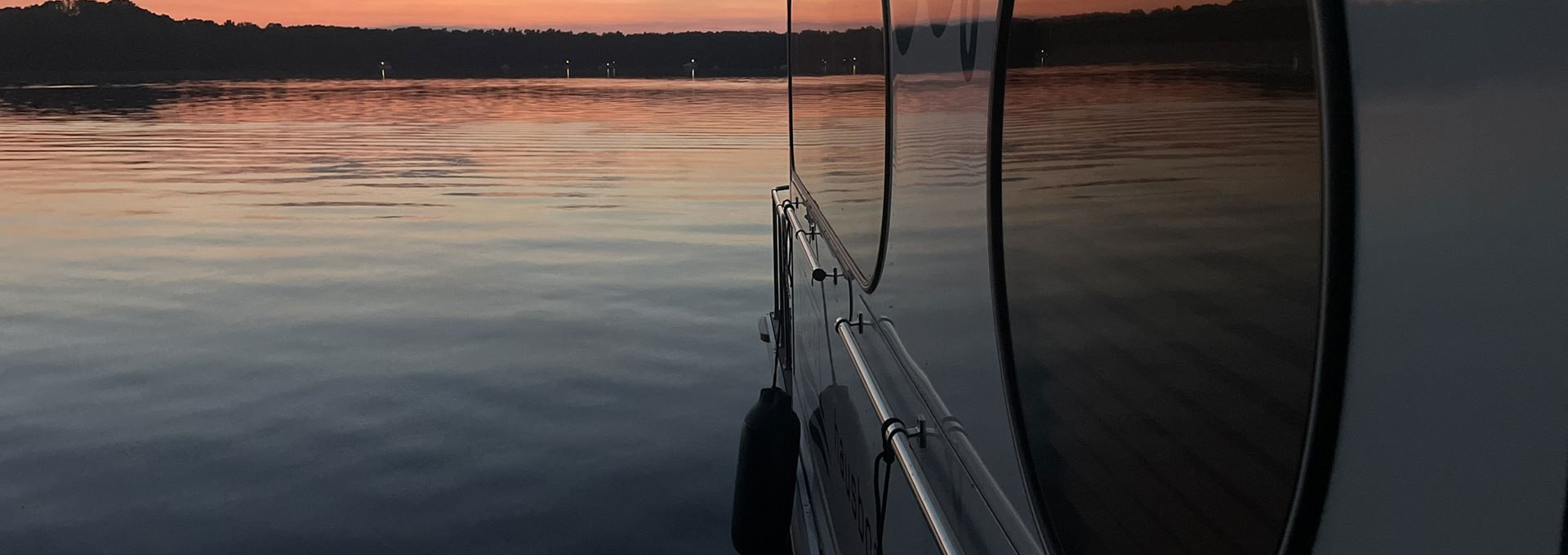 Houseboat for 2 people + 2 children on the Müritz, license-free, © Smobilia GmbH & Co. KG