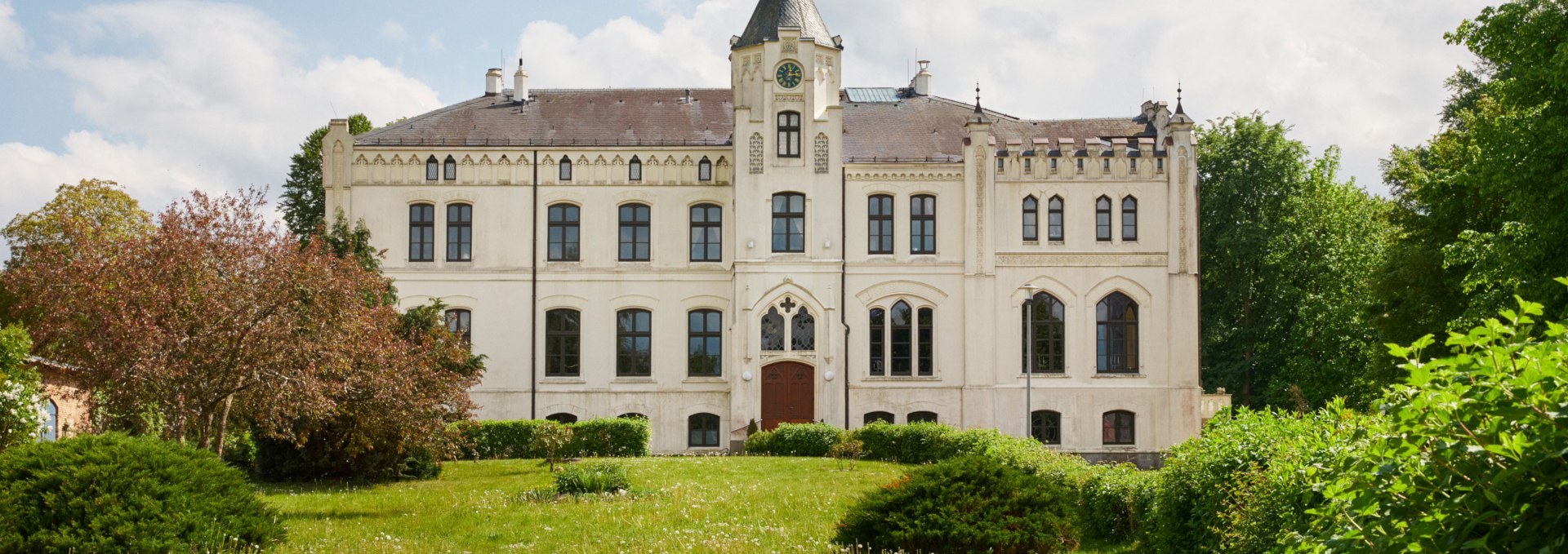 Viecheln manor house, built in 1869 in the neo-Gothic Thurdor style, © Till Kleine-Möller