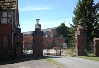 The entrance to the factory premises., © Gabriele Skorupski