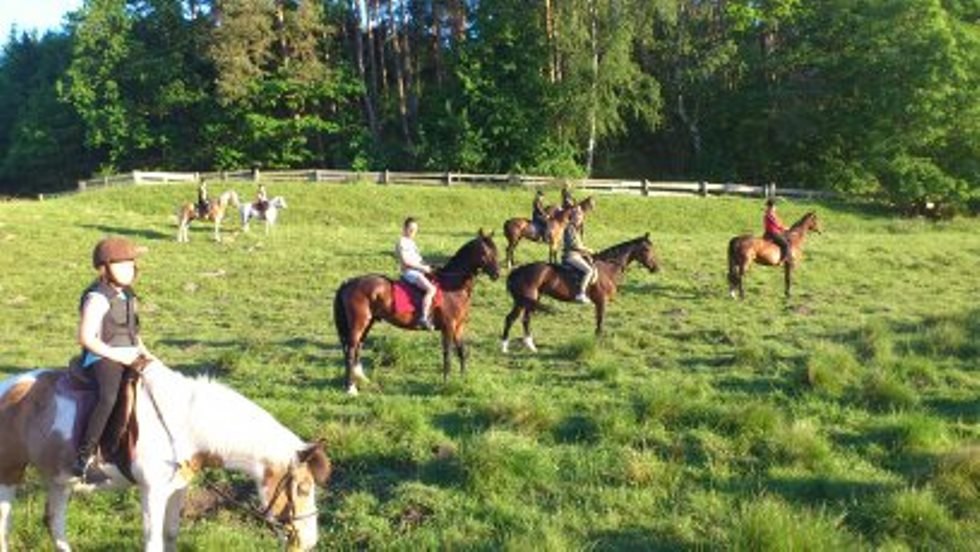 Enjoy a trail ride in a group with the MP Horse Stables Dobbertin club, © MP Horse Stables Dobbertin/ Maria Michaelis