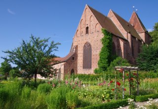 The monastery garden borders directly on our guest house, © Klosterverein Rehna e.V. / Burkhard Schmidt