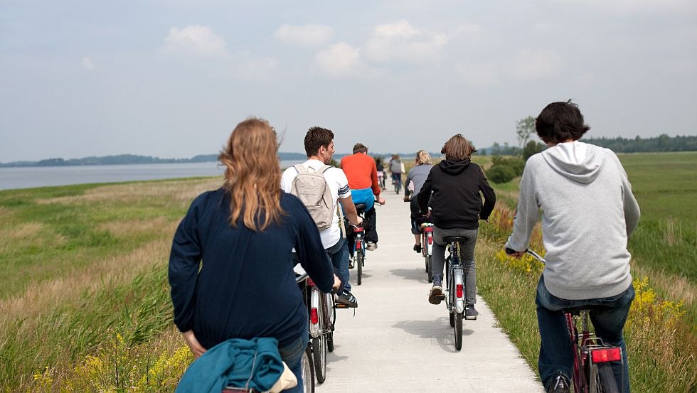 Whether bicycle tour or hike through the National Park of Vorpommersche Boddenlandschaft - in the youth village Ummanz is always something going on, © Jugendtours-Feriendorf Ummanz/Meixner