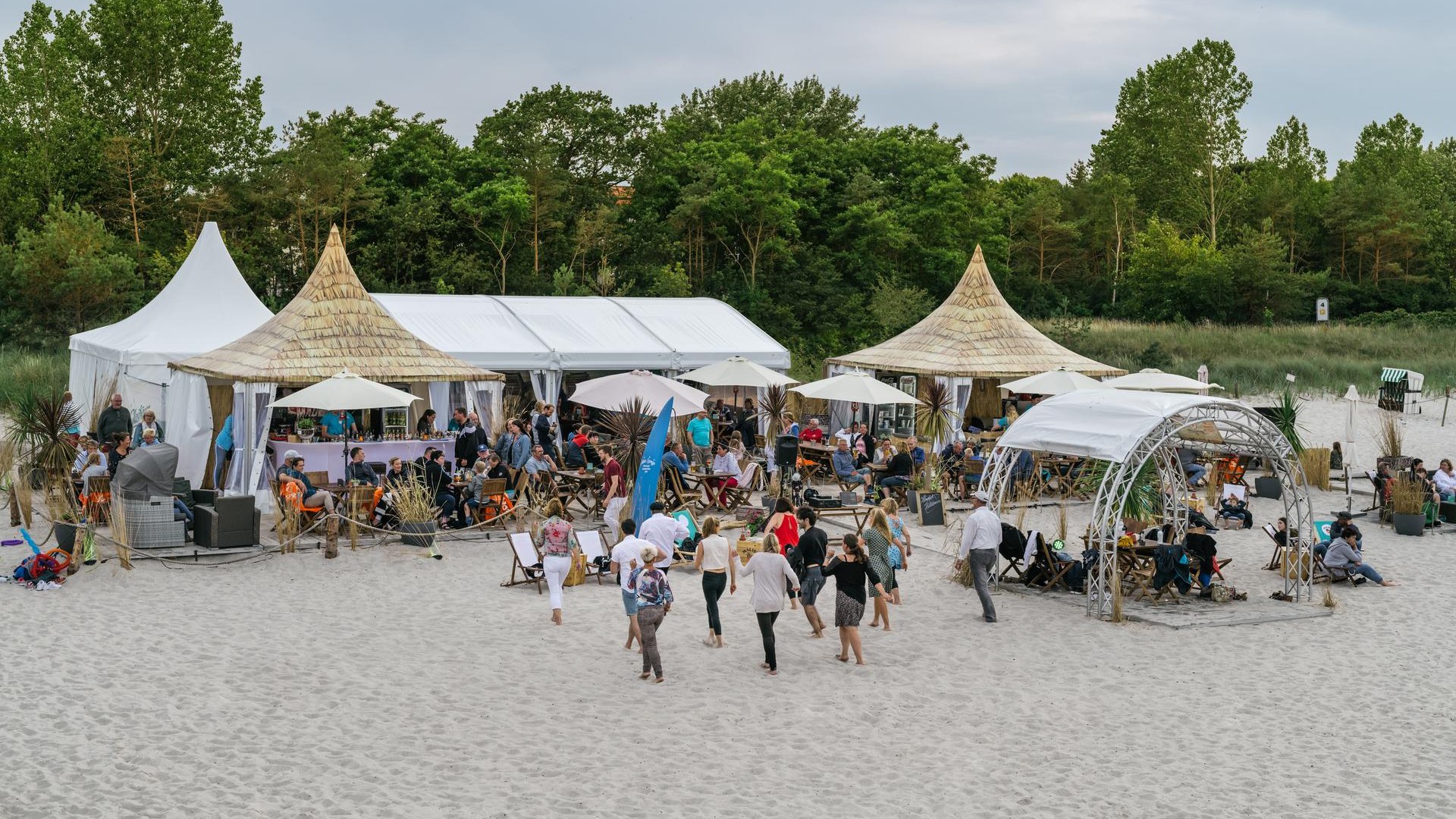 Pure vacation feeling - the beach bar on Boltenhagen's dream beach, © TMV/Tiemann