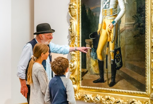 The children learn that Prince Wilhelm Malte I wears Swedish yellow., © TMV/Tiemann