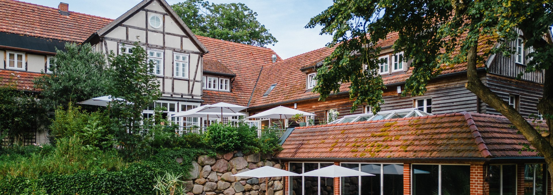 Exterior view of terrace and pool, © St. Oberholz / Nils Hasenau