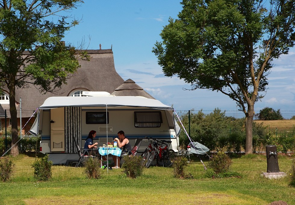 Komfortstellplatz auf dem Ferien-Camp Börgerende, © Ferien-Camp Börgerende