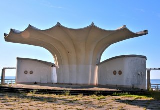 Music pavilion Kurmuschel on the Sassnitz beach promenade, © Tourismuszentrale Rügen