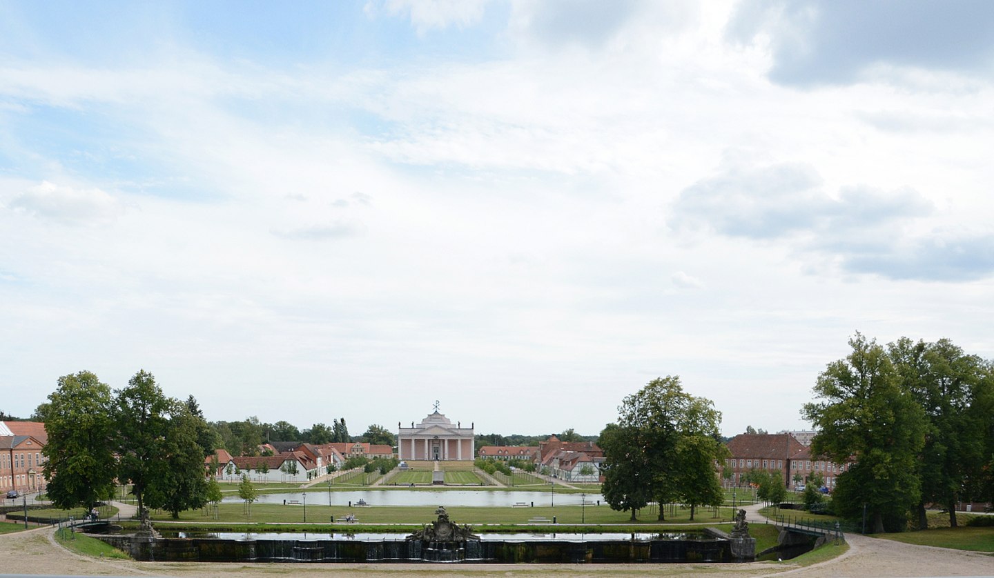 Palace Square, Cascades and Ludwigslust Town Church, © Tourismusverband Mecklenburg-Schwerin