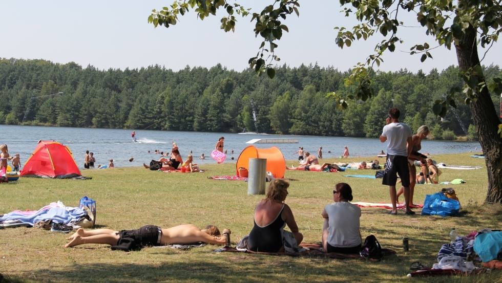 Zachun beach with sunbathing area, © Wasserski-Lift Zachun