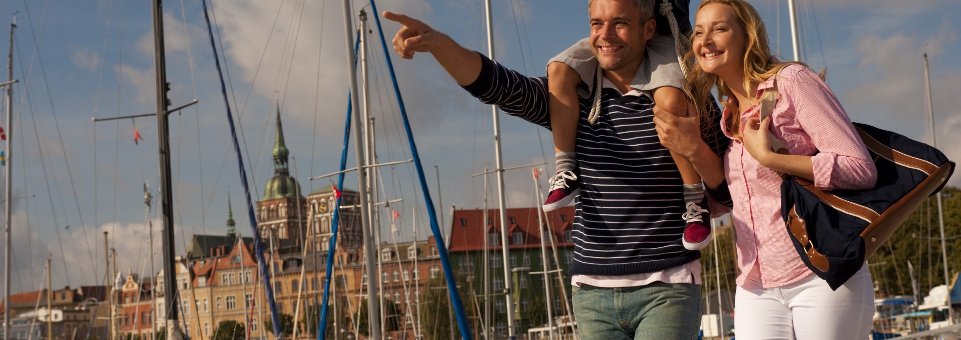 Family at Stralsund city harbor, © Tourismuszentrale Stralsund