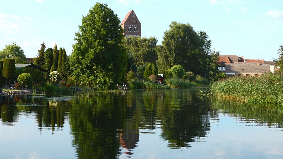 The church St. Marien in Parchim - Anfahrt von der Elde aus gesehen, © Tourismusverband Mecklenburg-Schwerin