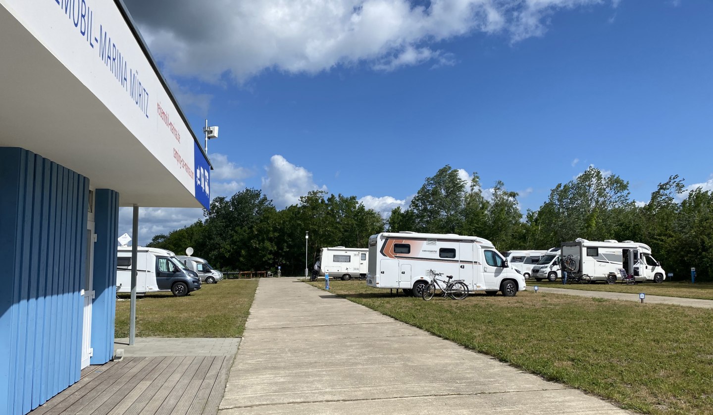 Motorhome parking at the marina, © KUHNLE-TOURS