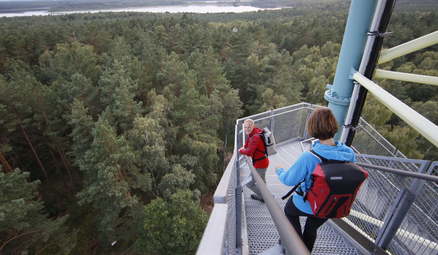 wanderpaerchen-auf-dem-kaeflingsbergturm, © TMVoutdoor-visions.com