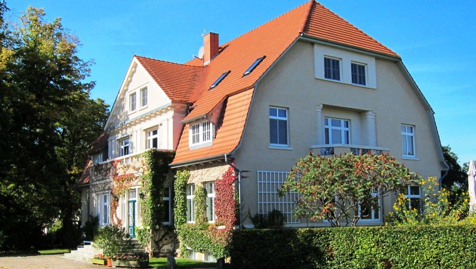 Manor house view in late summer, © Gutshaus Barkow/Andreas Hülße