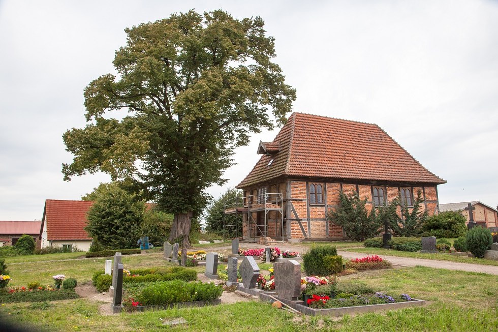 the chapel Zepelin with lime tree and cemetery, © Frank Burger