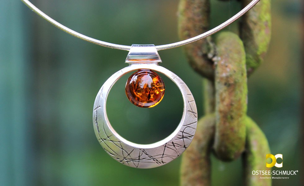 Amber necklace-silver, © Schaumanufaktur Ostsee Schmuck