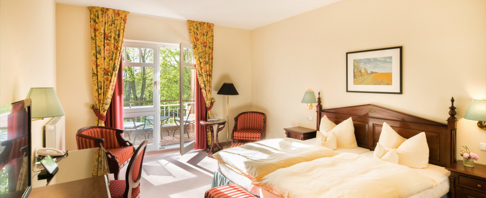 View into one of the rooms of the hotel Kurhaus am Inselsee, © Florian Busch