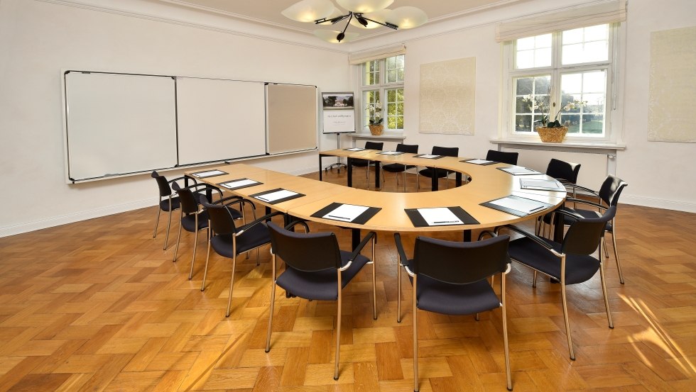 Conduct business meetings in style - for example in the Hiddensee meeting room, © Schloss Hasenwinkel