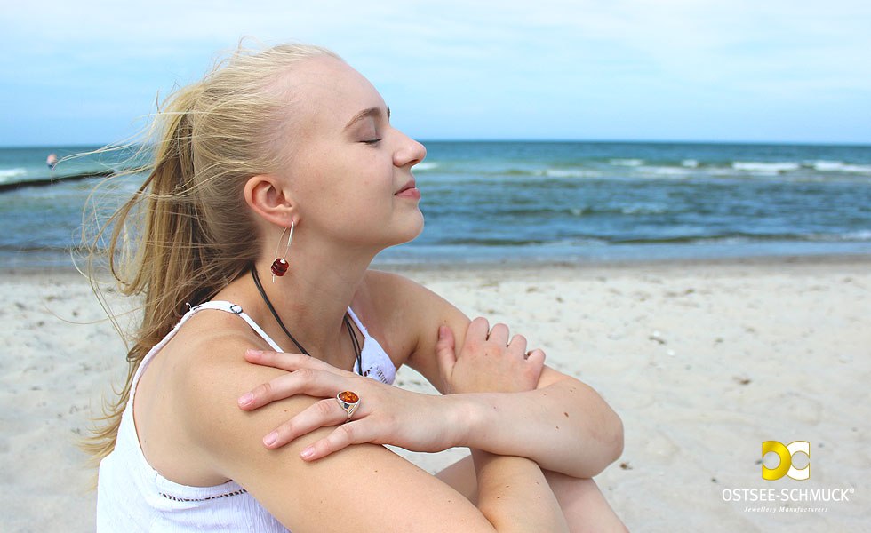 Amber earrings ring, © Schaumanufaktur Ostsee Schmuck