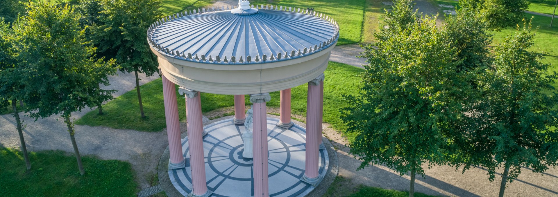 Neustrelitz palace garden with lifting temple from above, © SSGK MV / Funkhaus Creative