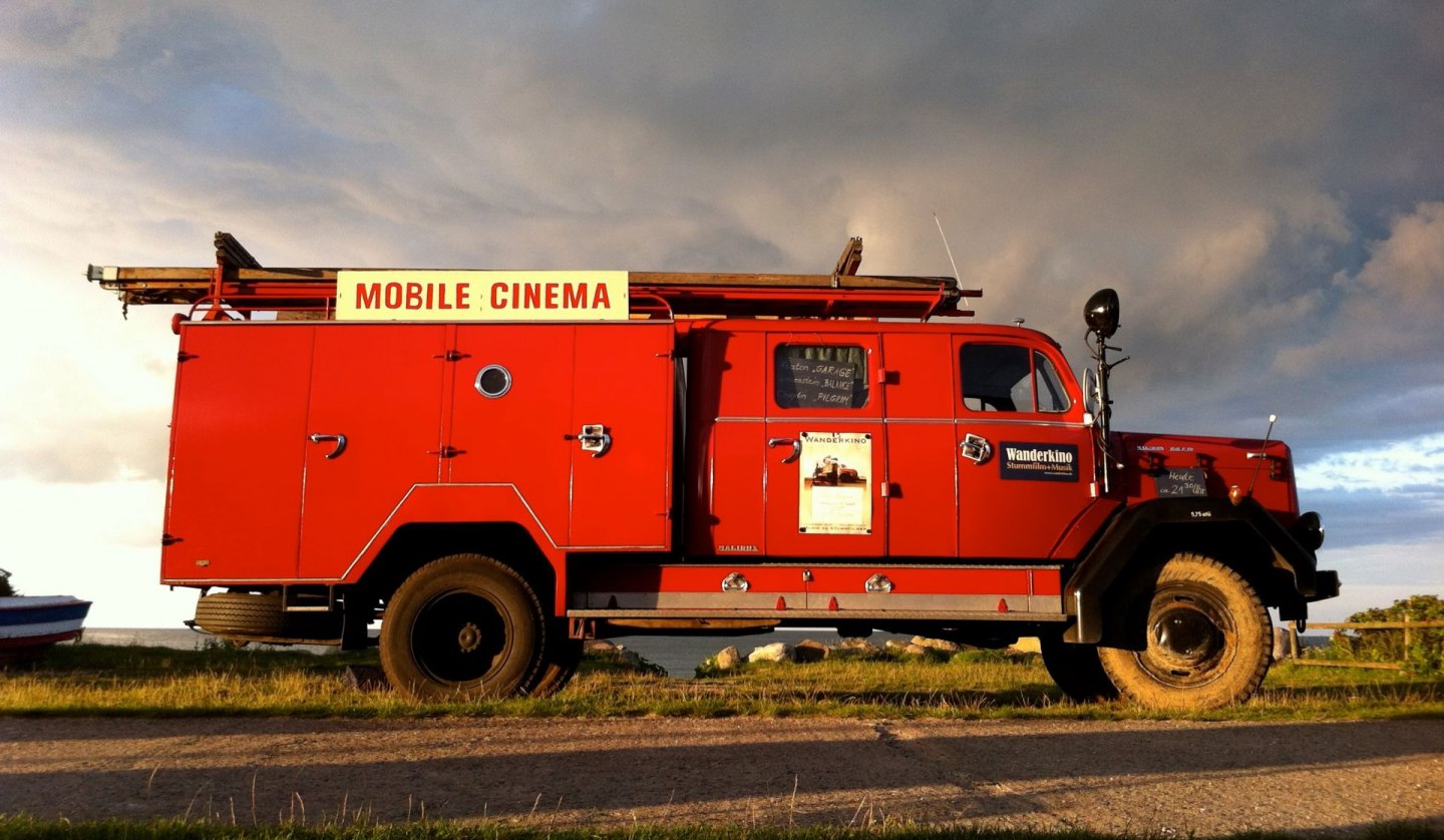 "Vices of the night" - traveling cinema fire engine, © Tobias Rank