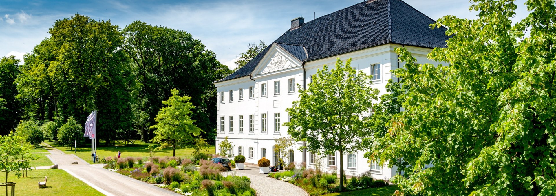 Exterior view of the manor house, © Schlossgut Gross Schwansee