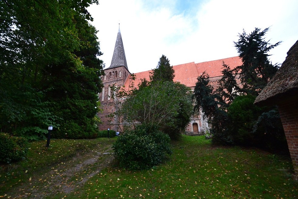 Church Vilmnitz - exterior view -, © Tourismuszentrale Rügen