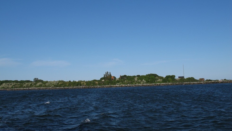 Seaside view of the island with the biological station, © TMV