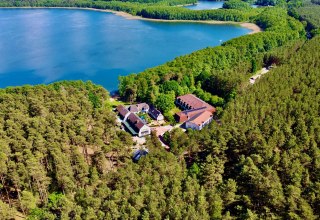 Nestled in the Müritz National Park, on the Great Labussee. More space is not possible!, © Familotel Borchard´s Rookhus