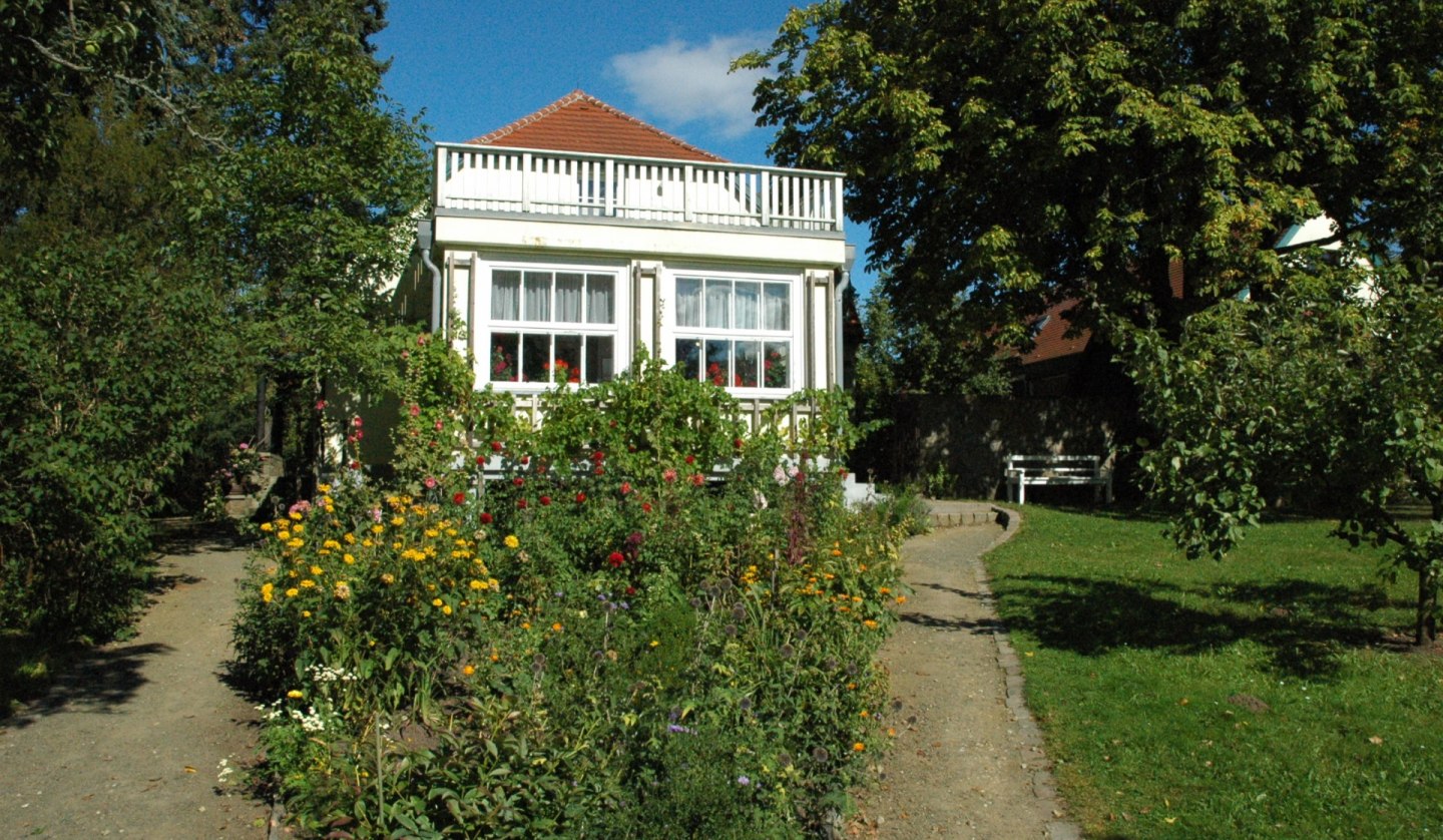 View from the garden to the residential house, © Kurverwaltung Feldberger Seenlandschaft