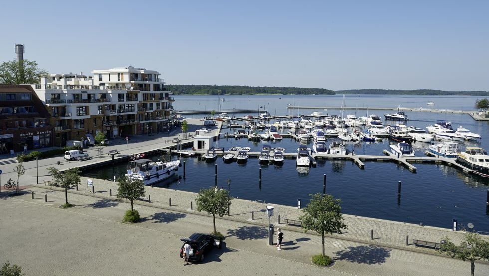 From the city harbor into the extensive lake landscape, © Kristina Steiner