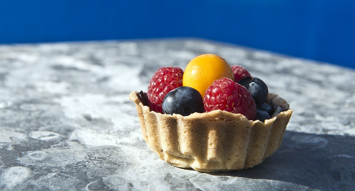 Delicious tartelette with fresh fruit, © Graf