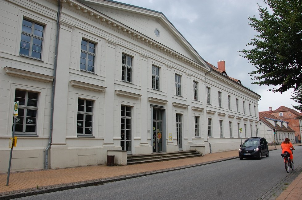 Today, the building houses the Fritz Reuter Elementary School Ludwigslust., © Gabriele Skorupski