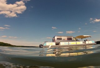 Floating motorhome site from frog perspective, © freecamper