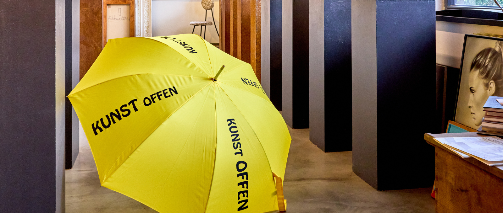 Yellow umbrella for KunstOffen, © Oliver Borchert