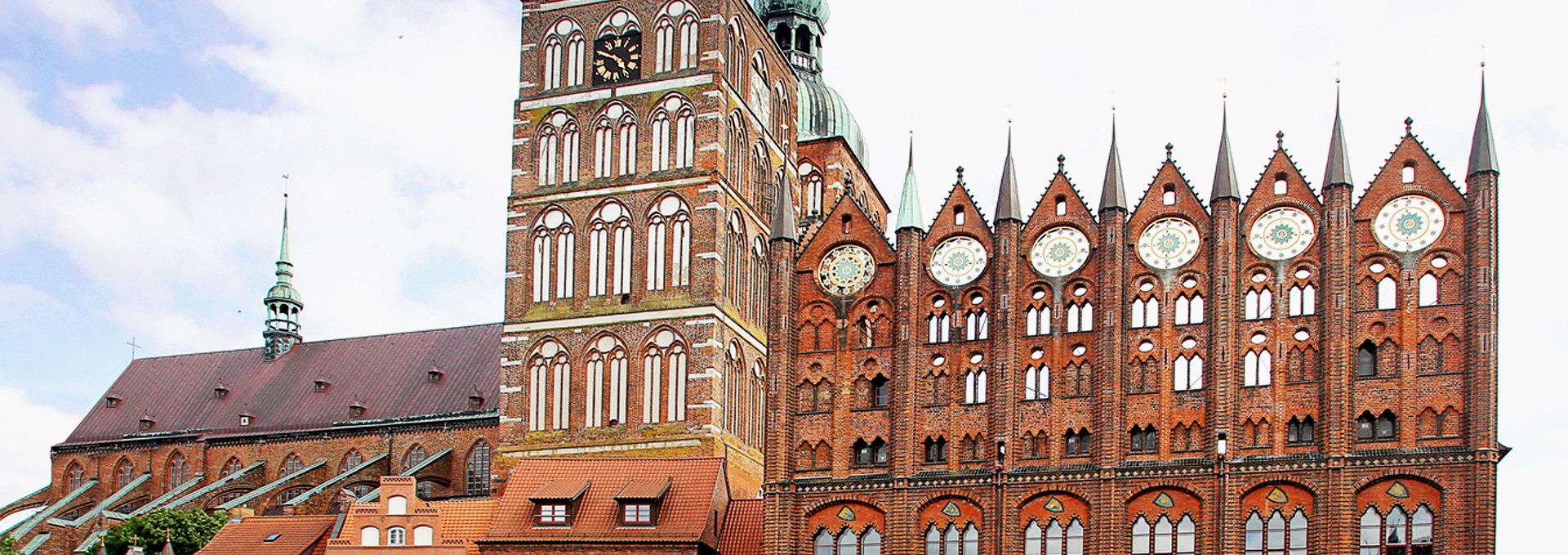 Stralsund City Hall and St. Nicholas Church, © Siegfried Mayska