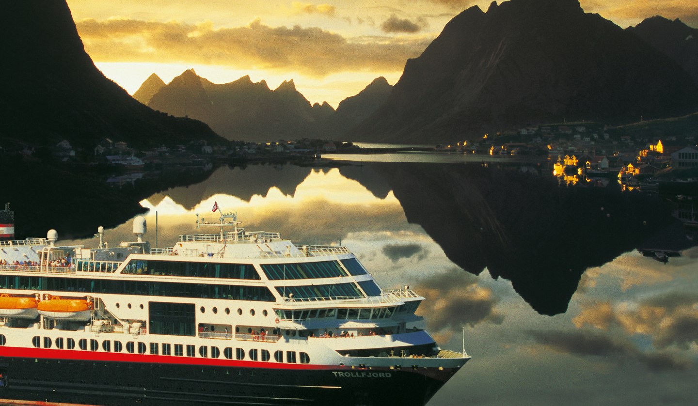 Hurtigruten_poster_image_across, © Roland Marske