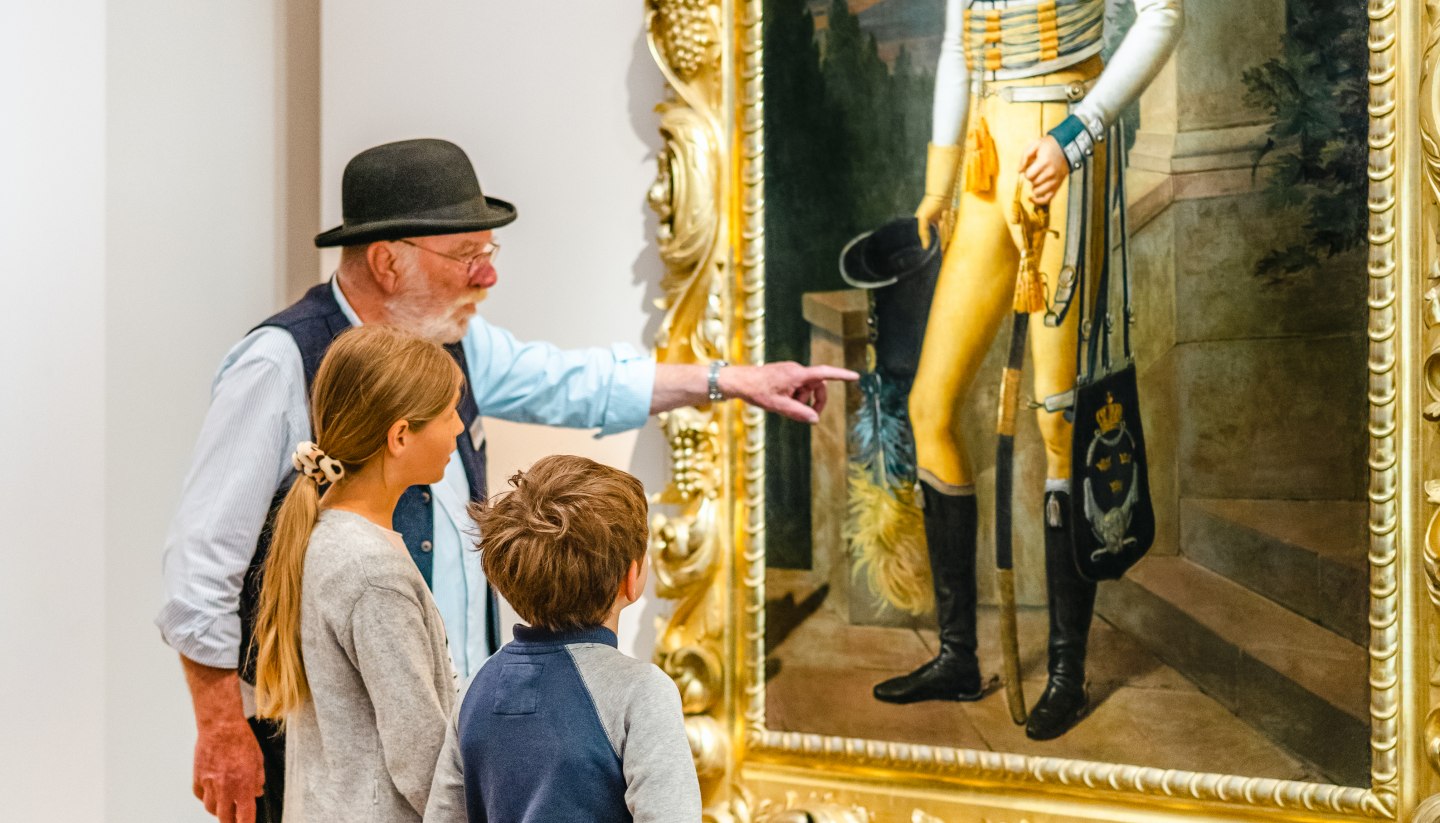 The children learn that Prince Wilhelm Malte I wears Swedish yellow., © TMV/Tiemann