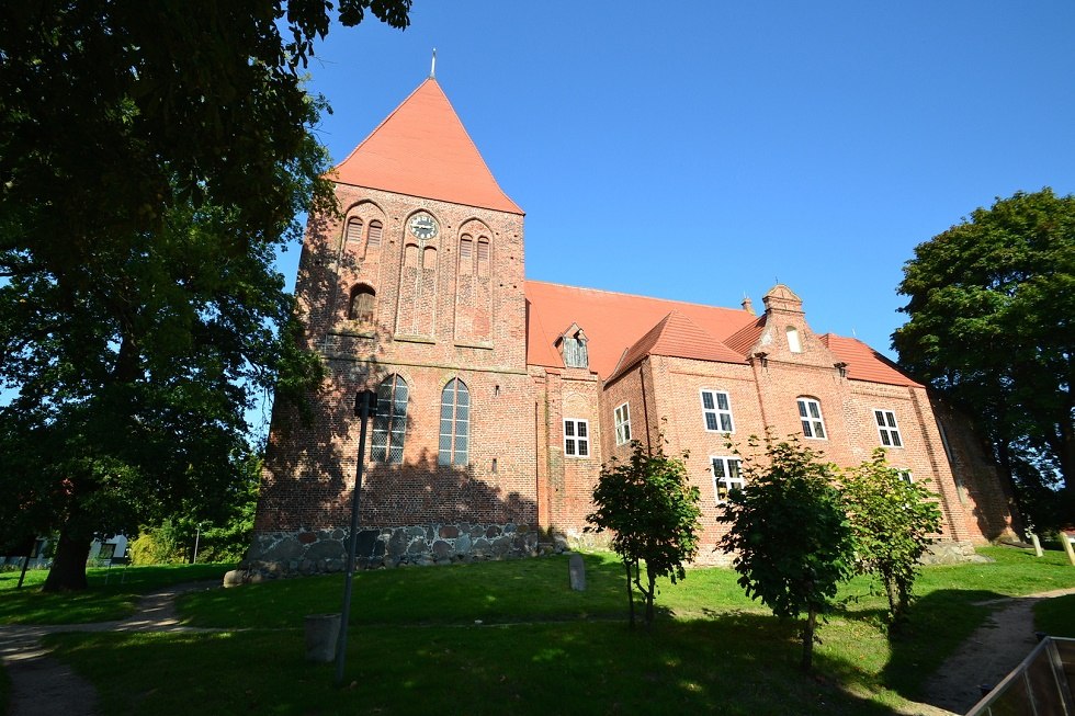 Evangelical Church of St. Michael in Sagard - roof with cross., © Tourismuszentrale Rügen