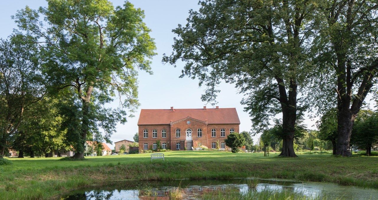 Hessenburg manor house park view, © Gutshaus Hessenburg / Philipp Obkircher