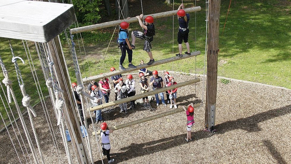 Climbing at the in-house high ropes course, © Lars Schneider für GFE | erlebnistage