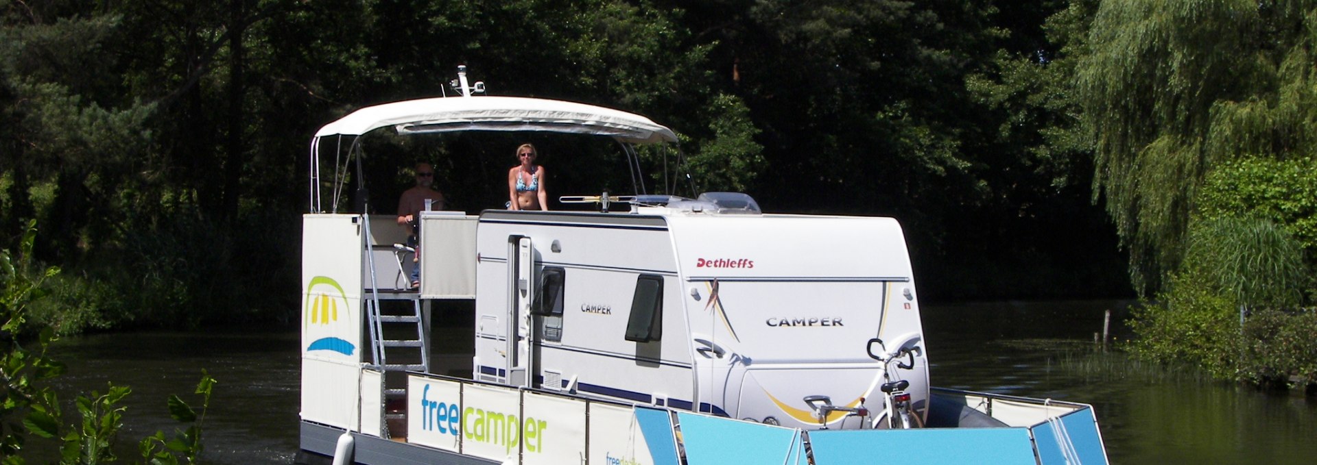 A freecamper with caravan meanders through the water area of the Mecklenburg Lake District., © freecamper