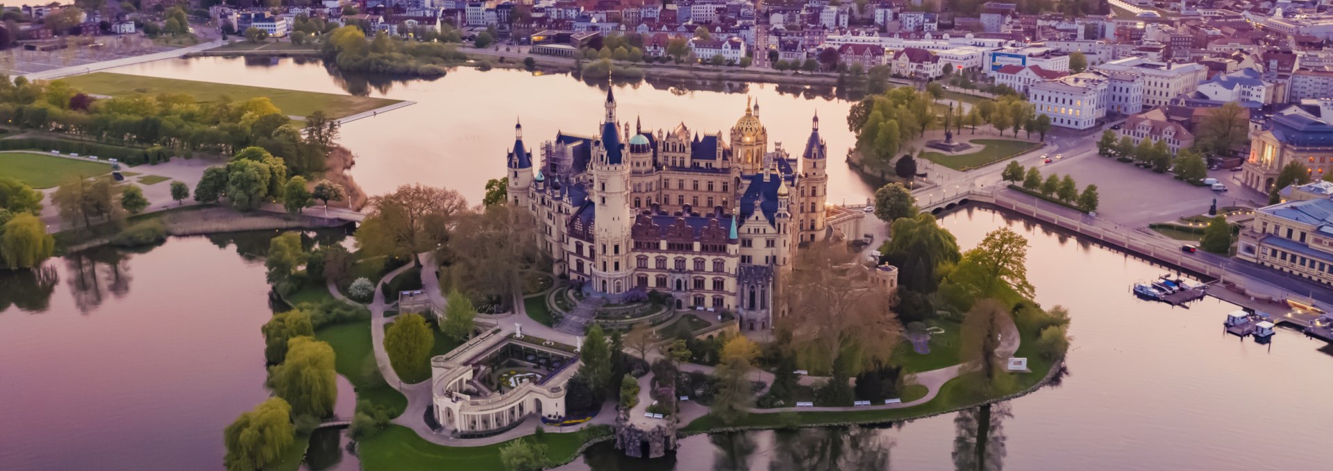 Dreamlike location: Scherin Castle on a small island in Schwerin Lake, © SSGK MV / Timm Allrich